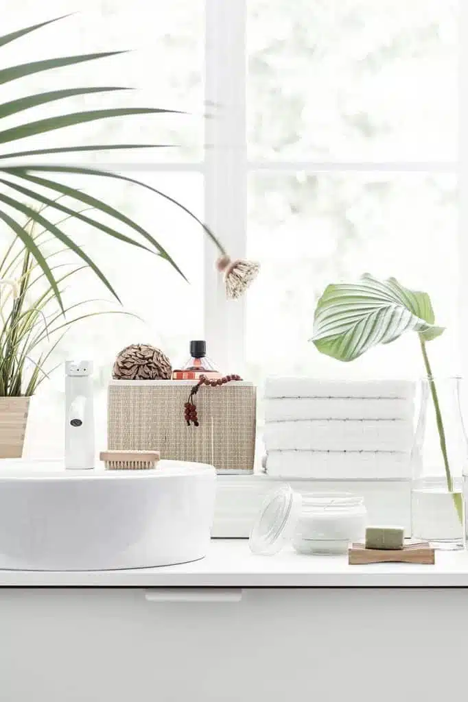 salle de bain jungle nature decoration decorer mon interieur renover decorateur montpellier jeremy dugas plan de travail bois matiere