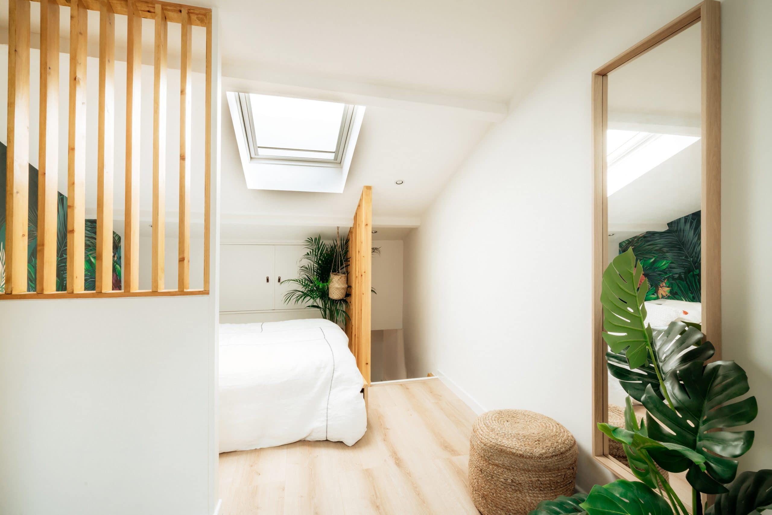 sousletoit-renovation-jeremydugas-architecte-interieur-decoration-travaux-aménagement-montpellier-herault-papier-peint-jungle-wood-chenemassif