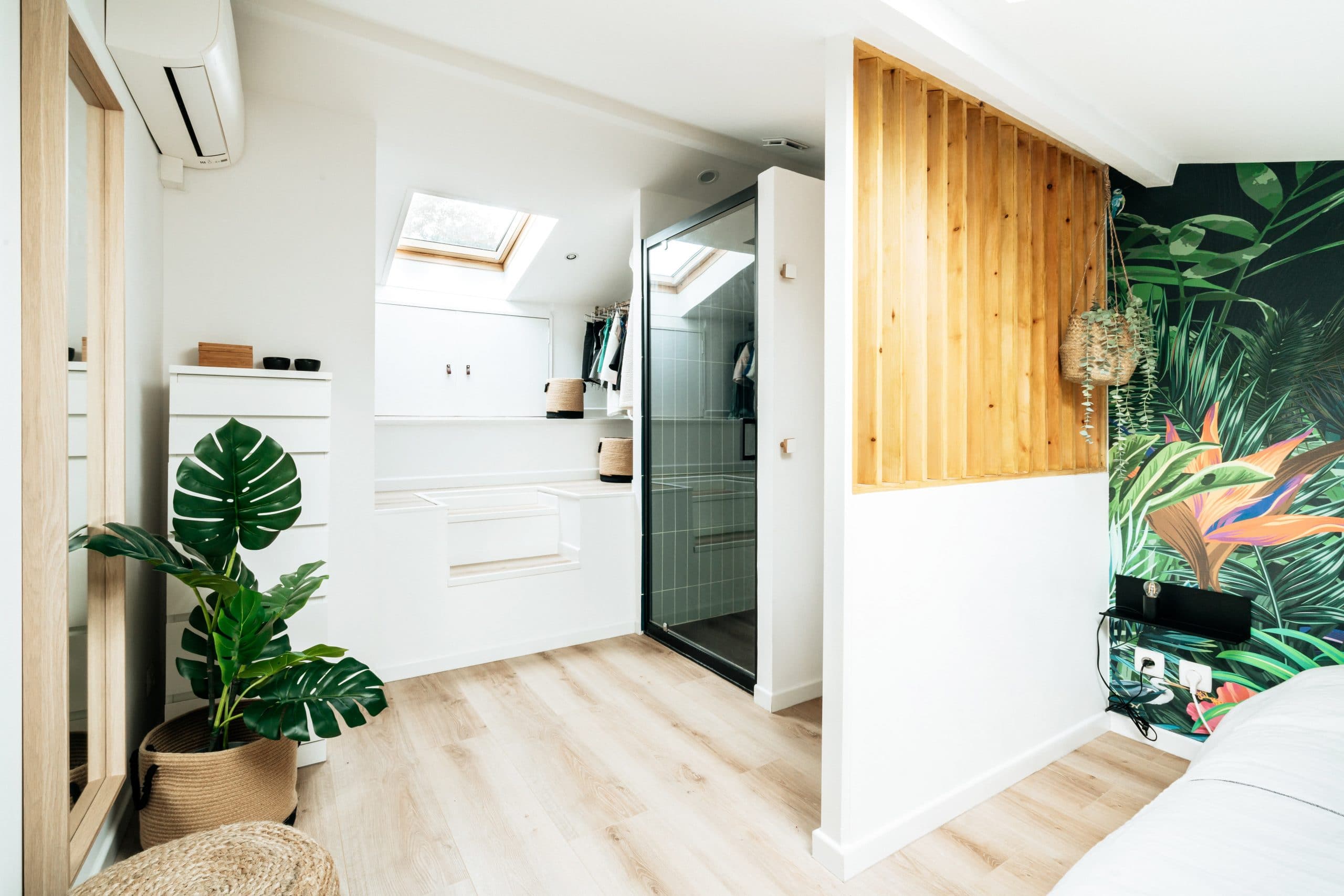 sousletoit-renovation-jeremydugas-architecte-interieur-decoration-travaux-aménagement-montpellier-herault-papier-peint-jungle-wood-surmesure