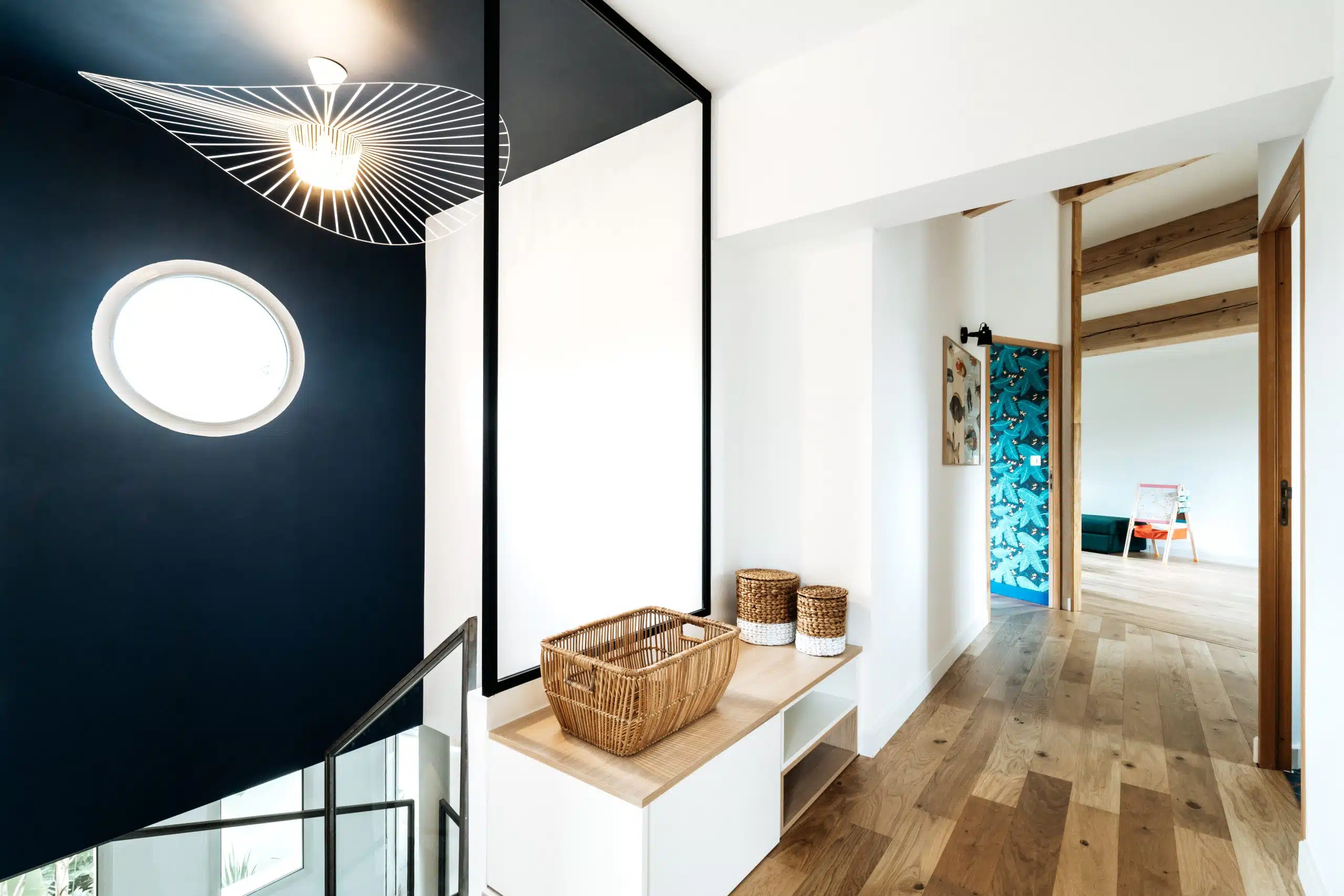 escalier-luminaire-montpellier-renovation-architecte-interieur-vertigo-parquet-maison