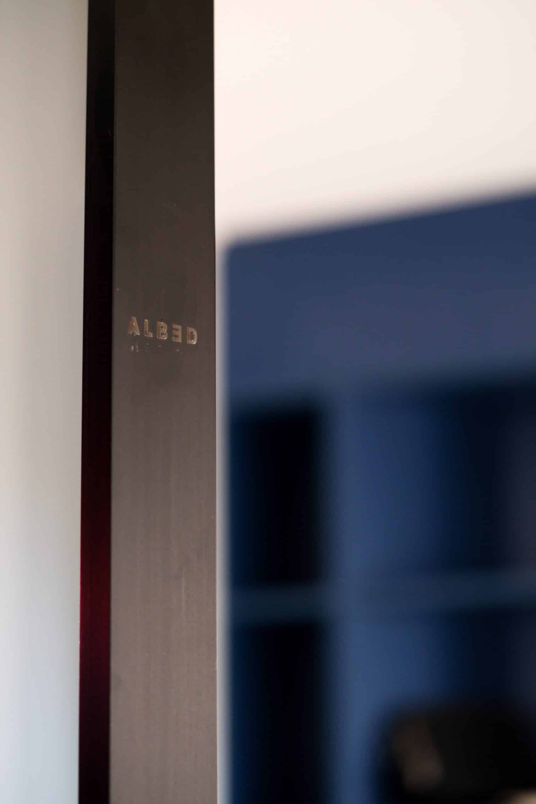 projet-laube-montpellier-amenagement-decoration-sur-mesure-parquet-decor-contemporain-renovation-verrière-courbe-cabinet-curiosite-agencement-cuisine-bois-bleu-eclairage-artificielle-albed