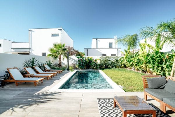 projet-écrin-construction-montpellier-perols-piscine-cuisine-forma-claustra-sur-mesure-cavevin-panoramique-bibliotheque-agencement-paysagiste-piscine