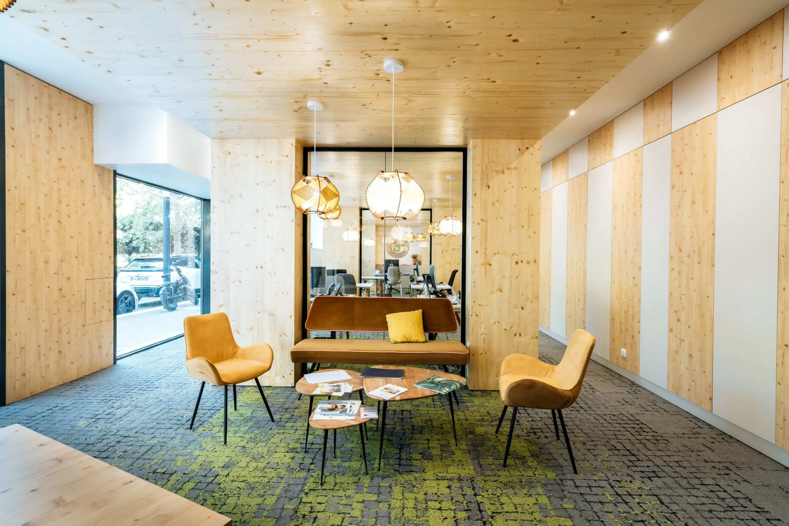 Espace d’accueil et salle d’attente dans l’agence Nexity Port Marianne à Montpellier