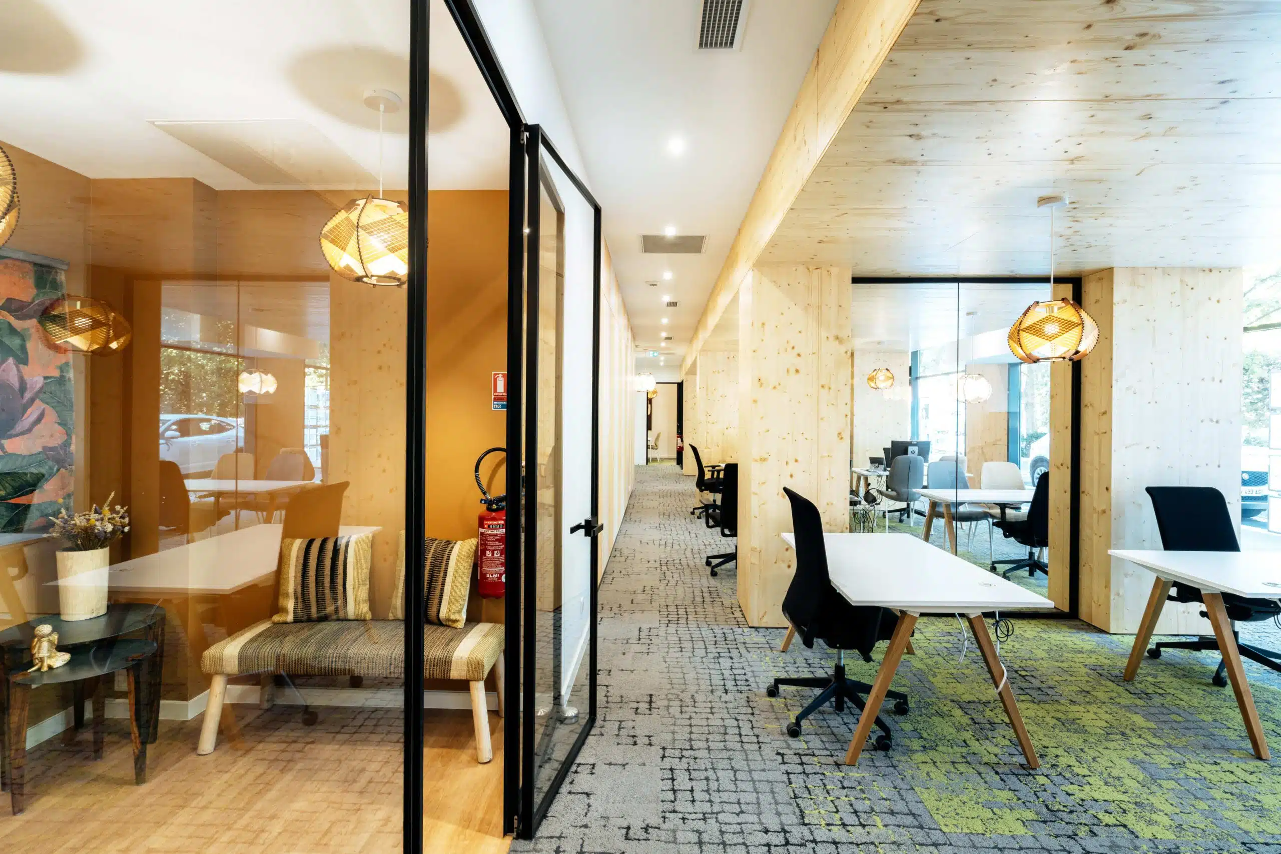 Couloir et espaces ouverts de l’agence Nexity Port Marianne à Montpellier