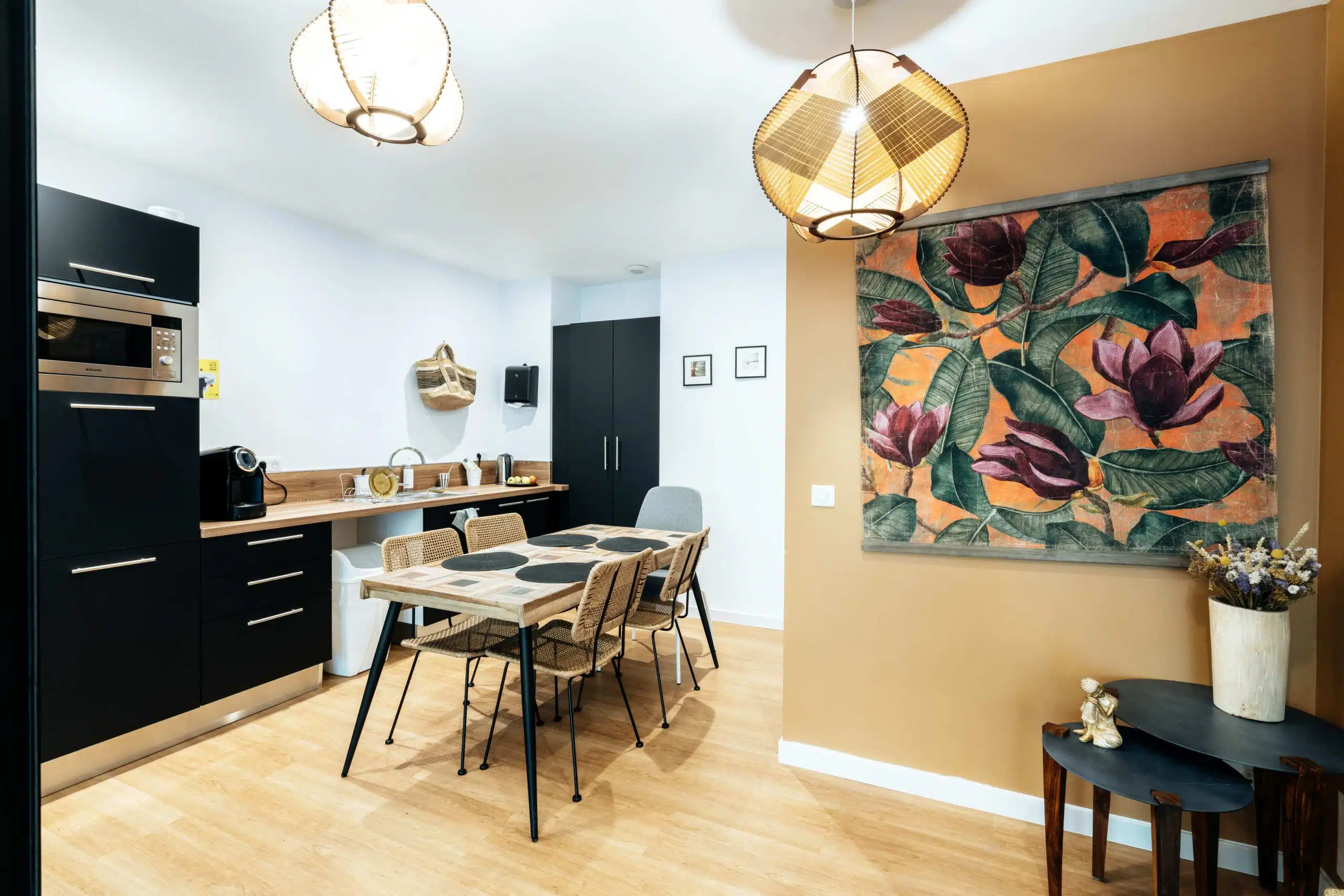 Espace cuisine et salle de pause aménagé par l’agence Jeremy Dugas pour Nexity Port Marianne à Montpellier