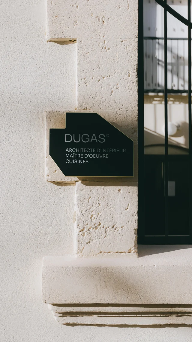 Partager un moment avec nous.Découvrez avec nous un chantier d’envergure qui consiste à réhabiliter une ancienne maison vigneronne en future maison d’hôtes.Sur place, nous présentons et expliquons les intentions du projet : la transformation des volumes, la valorisation de l’existant et les choix architecturaux et d’aménagement qui permettront de révéler tout le potentiel du lieu.Un projet où l’âme du bâti est préservée et sublimée pour donner naissance à un lieu d’accueil unique, entre authenticité et modernité, reflet du savoir-faire de notre agence.#agencedugas #architectedinterieurmontpellier #rénovationmontpellier #architectedinterieur