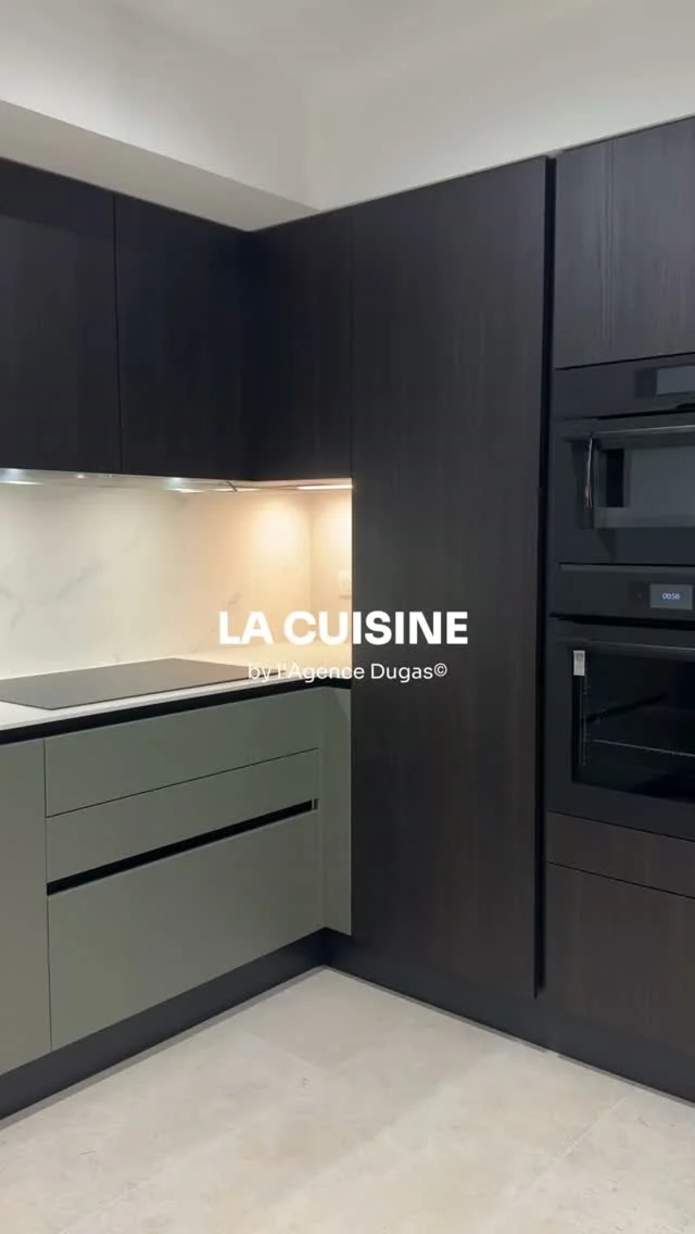 Nos cuisines en images.Parce qu'une cuisine est bien plus qu'un simple espace de vie, nous imaginons des projets qui allient design, fonctionnalité et qualité.En tant qu'agence d'architecture, nous concevons également des cuisines sur mesure, pensées pour s'intégrer parfaitement à votre intérieur et à votre mode de vie. Découvrez en images quelques-unes de nos réalisations, où chaque détail a été soigneusement étudié pour créer un espace aussi esthétique que pratique.📩 Vous avez un projet de cuisine ou de rénovation ? Parlons-en ensemble !#cuisinesurmesure #agencedugas #architectedinterieurmontpellier #architectedinterieur #renovationmontpellier